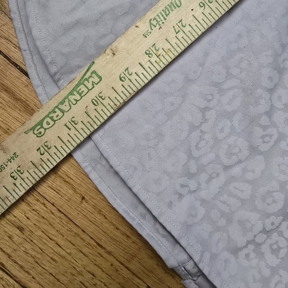 Chico’s 2 US L Women’s Button Up Shirt Gray Animal Print Leopard Long Sleeve - Picture 11 of 11